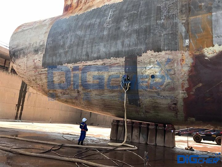 CR4D船舶外板除銹機(jī)器人作業(yè)實(shí)況